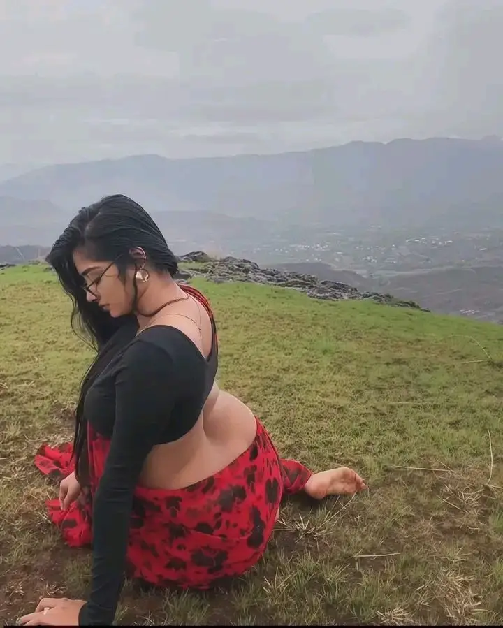 hot anti romantic moment