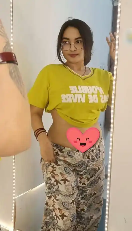 young girl in train choti golpo